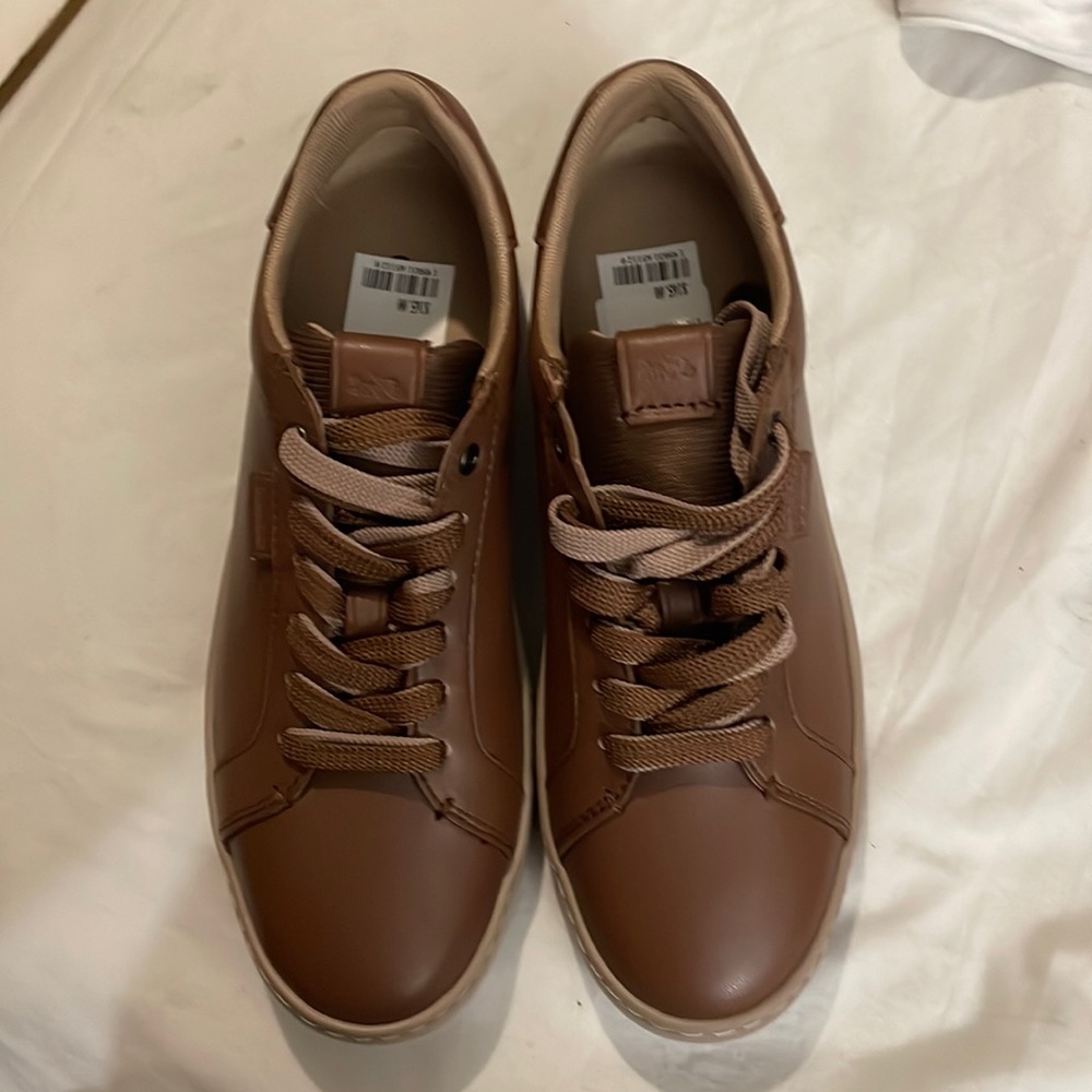 Low line low top sneaker
